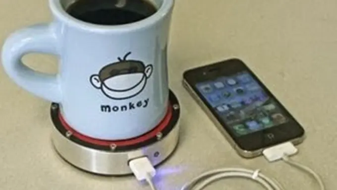 Selain Bra, Cangkir Kopi Juga Sanggup Isi Ulang Baterai Handphone