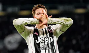 Pemain Juventus, Kenan Yildiz, melakukan selebrasi seusai membobol gawang Napoli pada lanjutan Liga Italia 2025/2026. (Fabio Ferrari/LaPresse via AP)