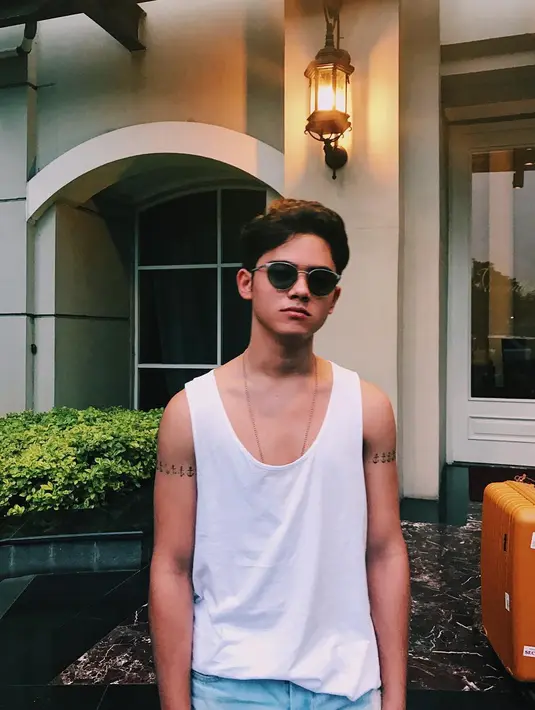 Hingga kini nyatanya ia masih mendedikasikan diri di dunia film sebagai aktor. [Instagram.com/aliandooo]