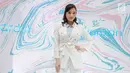 Artis Tatjana Saphira berpose usai menjadi pembicara dalam brand ambassador salah satu produk kecantikan di Jakarta, Kamis (4/10). (Liputan6.com/Faizal Fanani)