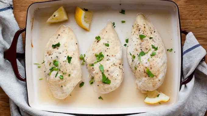 Dada Ayam Panggang, Cara Praktis Bumbui Ayam Siap Konsumsi