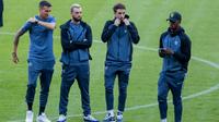 Pemain Inter Milan, Sime Vrsaljko, Keita Balde, Marcelo Brozovic dan Matias Vecino saat berada di Camp Nou di Barcelona, Spanyol (23/10). Inter akan bertanding melawan Barcelona pada grup B Liga Champions. (AP Photo/Joan Monfort)