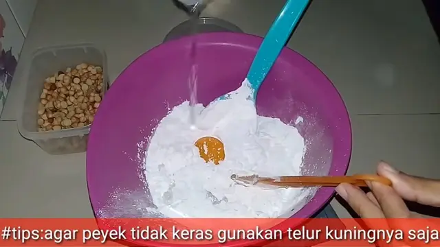 Cara Goreng Peyek agar Tipis dan Gurih, Serap Sedikit Minyak