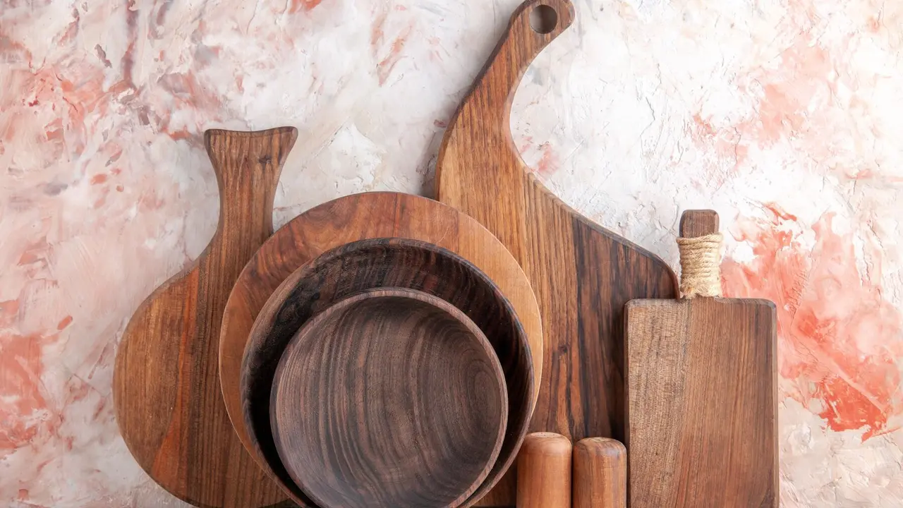 Ilustrasi peralatan masak kayu/freepik.com/KamranAydinov