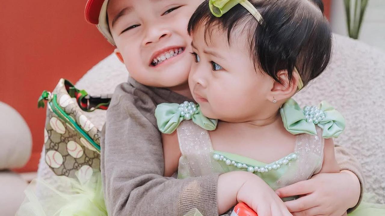 Rebutan Baby Lily, Rafathar Bercanda Sebut Rayyanza Anak Sus Rini