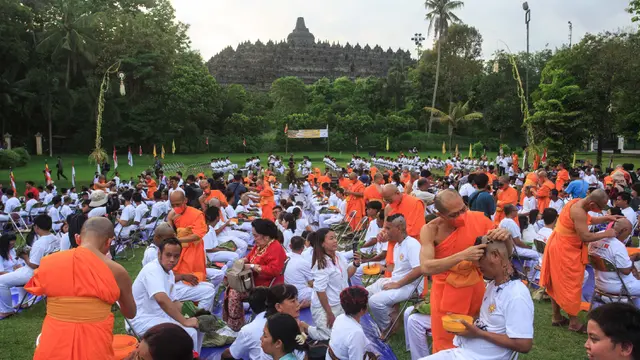 Ritual Pabbaja Samanera untuk Calon Biksu Budha
