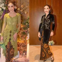 Ayu Dewi mengenakan kebaya hitam berbahan beludru dengan corak bordir berwarna emas yang mewah. [@mrsayudewi]