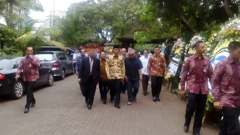Jokowi Melayat ke Rumah Duka Pendiri Golkar Suhardiman