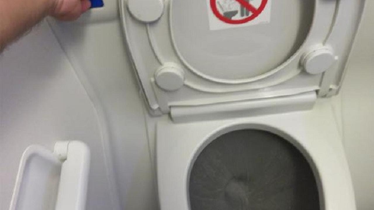 Ilustrasi kloset pesawat (iStock)