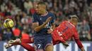 Kylian Mbappe. Striker PSG ini mengikat kontrak selama 4 tahun usai dipermanenkan dari AS Monaco pada awal musim 2018/2019 dan akan habis akhir musim 2021/2022 ini. Total 5 musim, ia telah tampil dalam 181 laga di semua kompetisi dengan mencetak 136 gol dan 66 assist. (AP/Francois Mori)