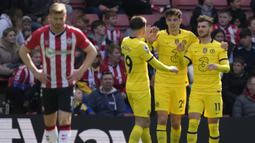 6-0. Kemenangan besar terbaru Chelsea terjadi di pekan ke-32 Liga Inggris 2021/2022, 9 April 2022. Chelsea berhasil menang 6 gol tanpa balas atas tuan rumah Southampton. Mason Mount dan Kai Havertz menjadi bintang dengan mencetak masing-masing dua gol. (AP/Frank Augstein)