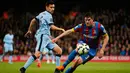 Duel panas terjadi di laga Liga Premier Inggris antara Crystal Palace dengan Manchester City di Selhurst Park Stadium, Inggris ( 6/4/2015). Crystal Palace menang 2-1 atas Manchester City. (Reuters/John Sibley)