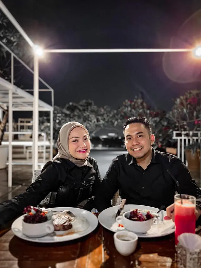 Nathalie Holscher unggah foto dinner romantis dengan sang kekasih