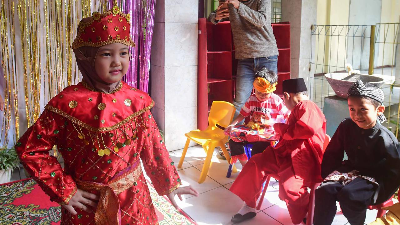 FOTO: Antusias Murid TK Tampil dalam Pergelaran Busana Tradisional Hari Kartini