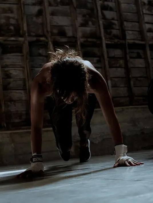 Tak hanya itu, ia pun rajin mengunggah fotonya saat olahraga. (instagram/hallberry)