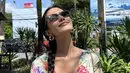<p>Kenakan summer dress, Suchata Chuangsri tampak begitu fresh dan chic. [Foto: Suchata Chuangsri]</p>