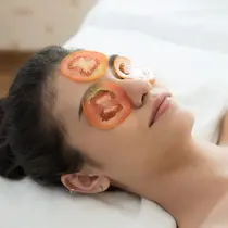 Tomat dan khasiatnya membantu eksfoliasi dan mencerahkan (Foto: Freepik.com)