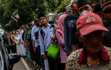 FOTO: Wajah-Wajah Gembira Masyarakat Menghadiri Open House Presiden Jokowi di Istana Negara
