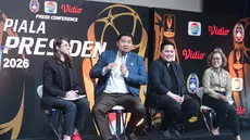 (dari kiri)  Ketua OC Piala Presiden Tsamara Amany, Ketua Steering Committee (SC) Piala Presiden Maruarar Sirait, Ketua Umum PSSI Erick Thohir dan Direktur Emtek Media Harsiwi Achmad saat press conference Piala Presiden 2026 di Studio Lantai 8 SCTV Tower - Senayan City, Jakarta, Senin (06/07/2026). (Merdeka.com/ Arie Basuki)