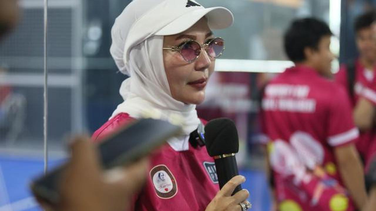 Potret Nia Ramadhani Kali Pertama Ikut Turnamen Padel, Terhibur Raih Juara 2 Kategori Best Chemistry