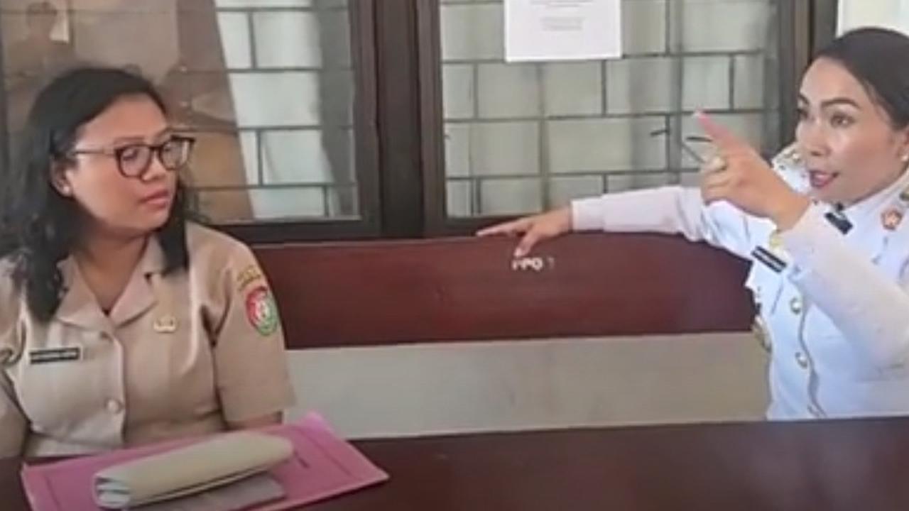 Bupati di NTT Ngamuk Tunjuk-Tunjuk Staf Dikbud Karena Tunjangan Guru Belum Cair, Sampai Gebrak Meja