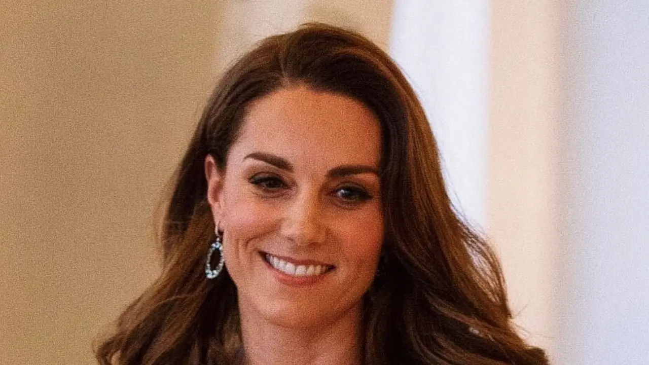 Mix and match dress simple elegan ala Kate Middleton