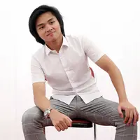 Sejak Iqbaal memutuskan melanjutkan kuliahnya di luar negeri, para personel CJR mulai merintis karier masing-masing. Salah satunya Aldi CJR. Aldi masih fokus dalam dunia tarik suara. (Nurwahyunan/Bintang.com)