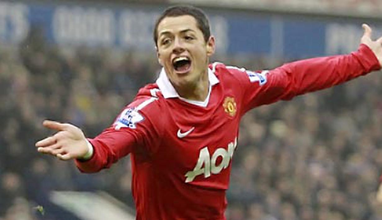 Striker Manchester United Javier Hernandez merayakan golnya yang menjadi penentu kemenangan 2-1 atas West Brom dalam lanjutan Liga Premier di The Hawthorns, 1 Januari 2011. AFP PHOTO/IAN KINGTON