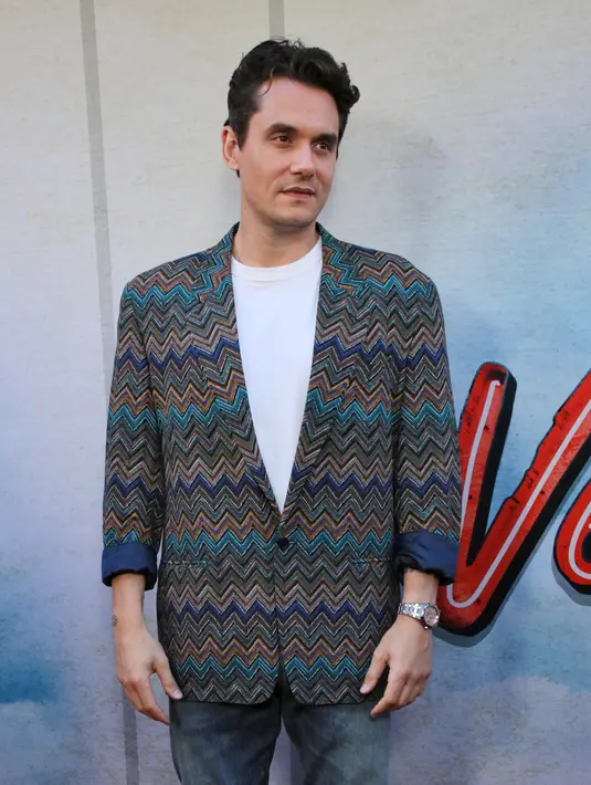 John Mayer menghadiri pemutaran perdana film Vengeance di Ace Hotel, Los Angeles, California, Amerika Serikat, 25 Juli 2022. John Mayer muncul dalam salah satu film baru karya sutradara B.J. Novak yang tak lain adalah sahabatnya sendiri. (Robin L Marshall/Getty Images/AFP)