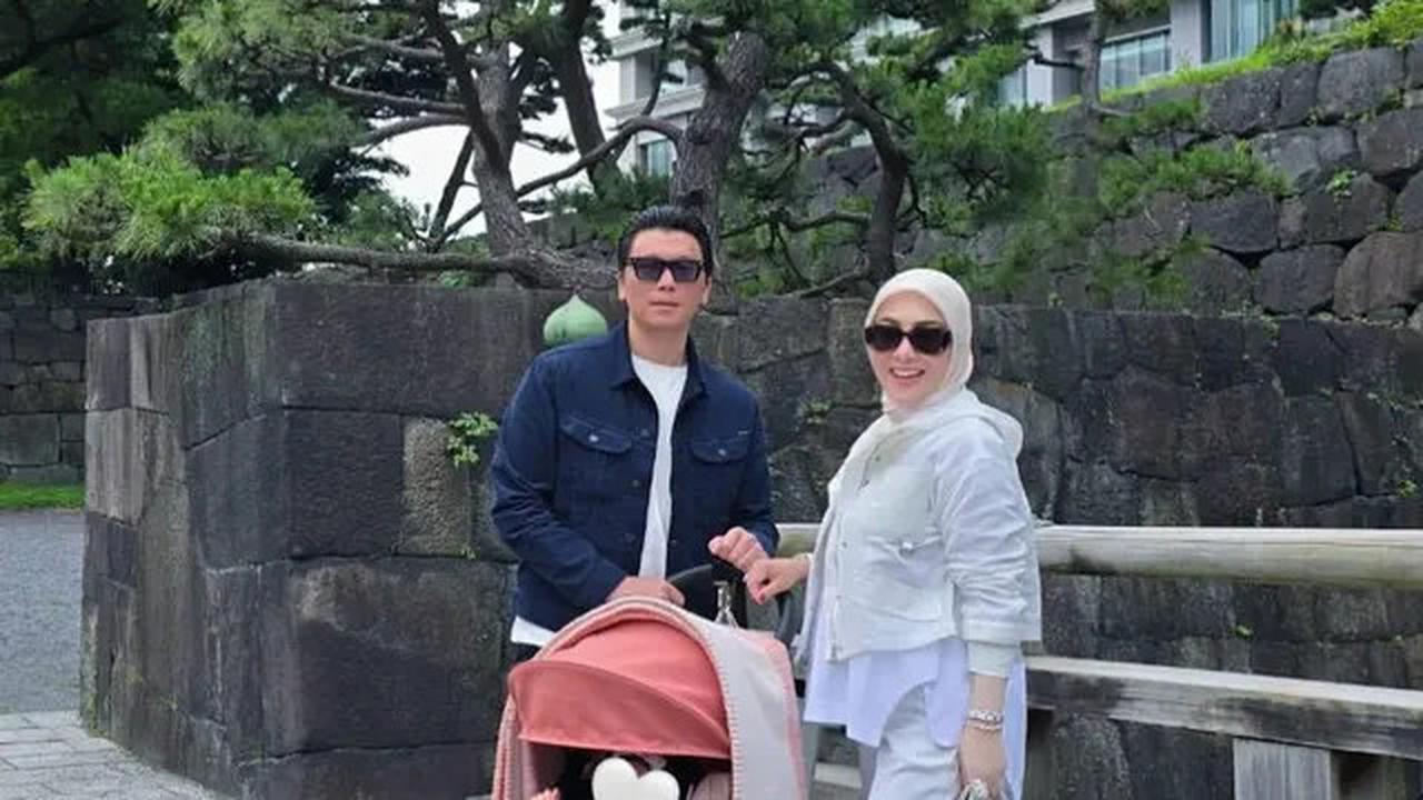 Gaya Syahrini Kembali Bawa Tas Hermes Rp600 Jutaan saat Idul Adha di Jepang, Sambil Gendong Putrinya