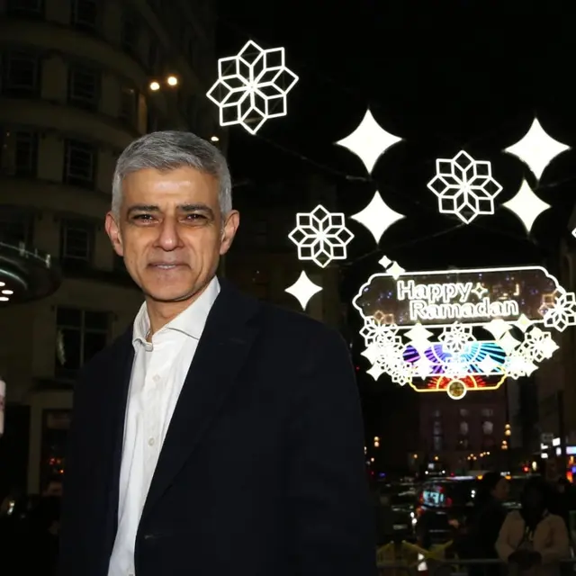 Piccadilly Circus London Kembali Semarak Sambut Ramadan 2025, Ada Instalasi Cahaya hingga Jajanan Halal