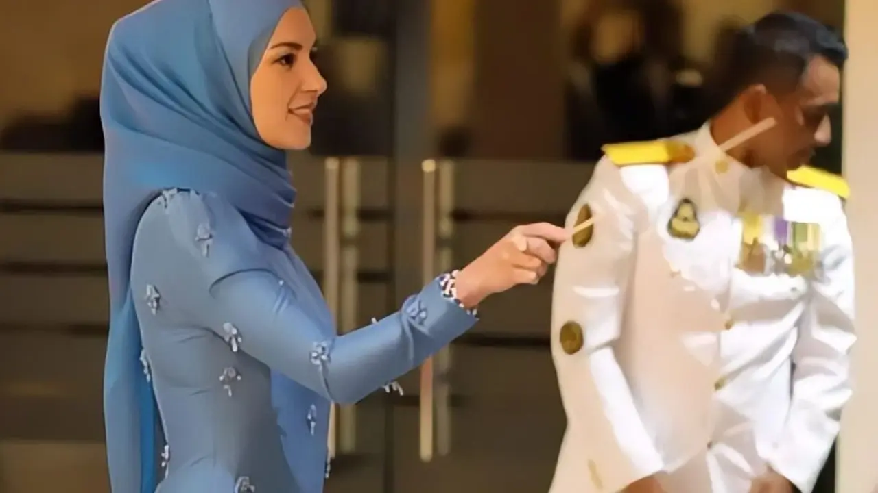 8 Gaya Anisha Rosnah Kenakan Baju Kurung yang Bisa Jadi Inspirasi untuk Lebaran