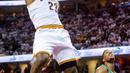 LeBron James kembali melakukan aksi slam dunk ((Jason Miller / GETTY IMAGES NORTH AMERICA / AFP))