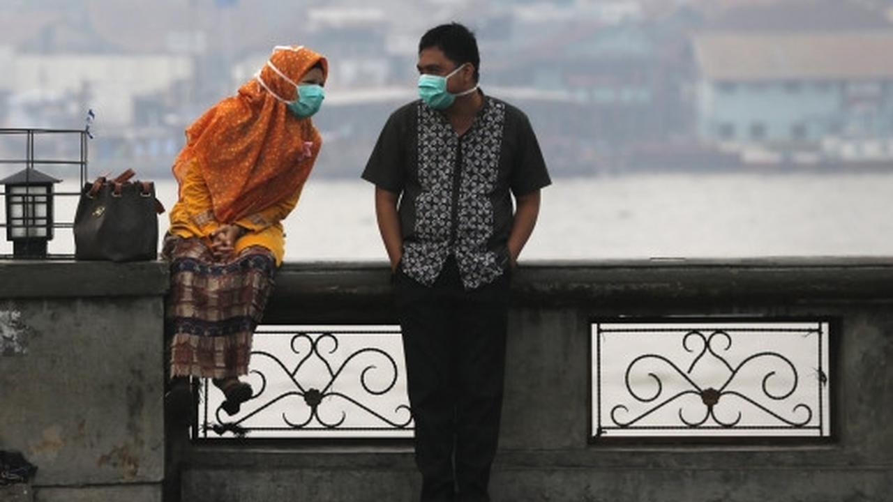 Kekhusyukan warga Palembang gelar salat Istisqa di dekat Ampera