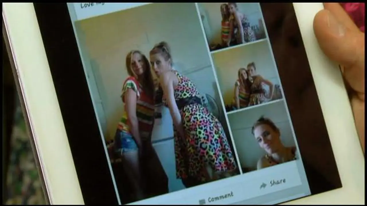 Ingin Terlihat Keren, Wanita Ini Selfie Pakai Gaun Curian