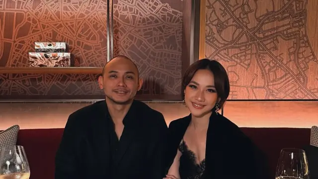 Bunga Citra Lestari  saat Dinner Merayakan Wedding Anniversary ke-2. [@itsmebcl]