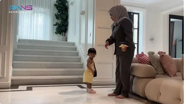 Potret Ruang Keluarga Rumah Raffi Ahmad (YouTube Rans Entertainment)