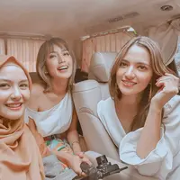 Revalina S Temat dan Nia Ramadhani bernostalgia (Instagram/vatemat)