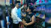 Calon Gubernur Jawa Barat Ridwan Kamil menyambangi Pasar Ciawi, Bogor