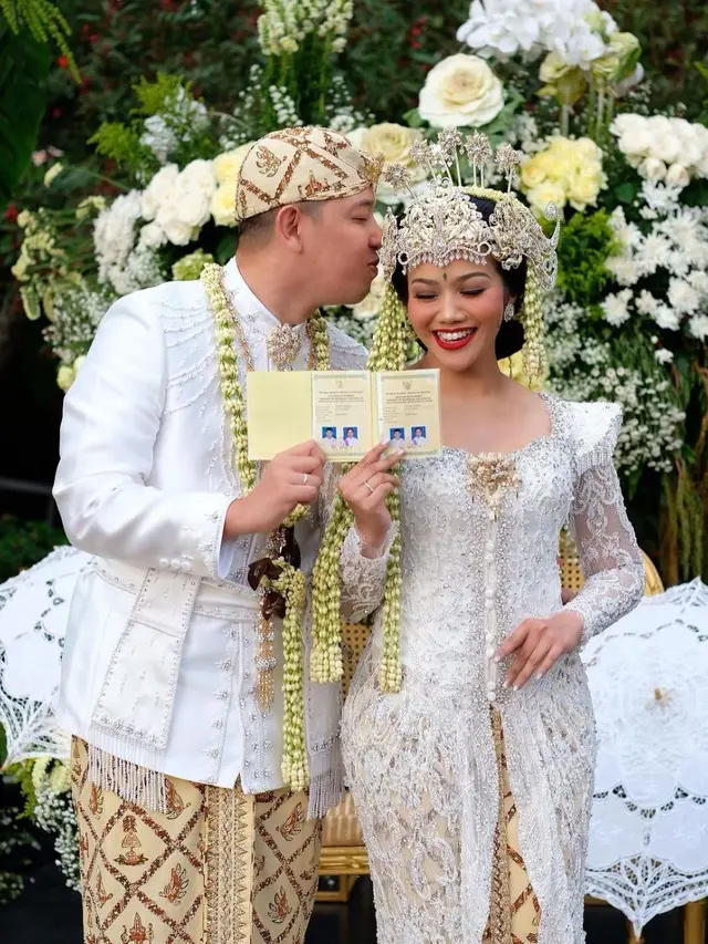 Potret Akad Nikah Yura Yunita dan Donne Maulana. (Sumber: Instagram/ayungberinda)