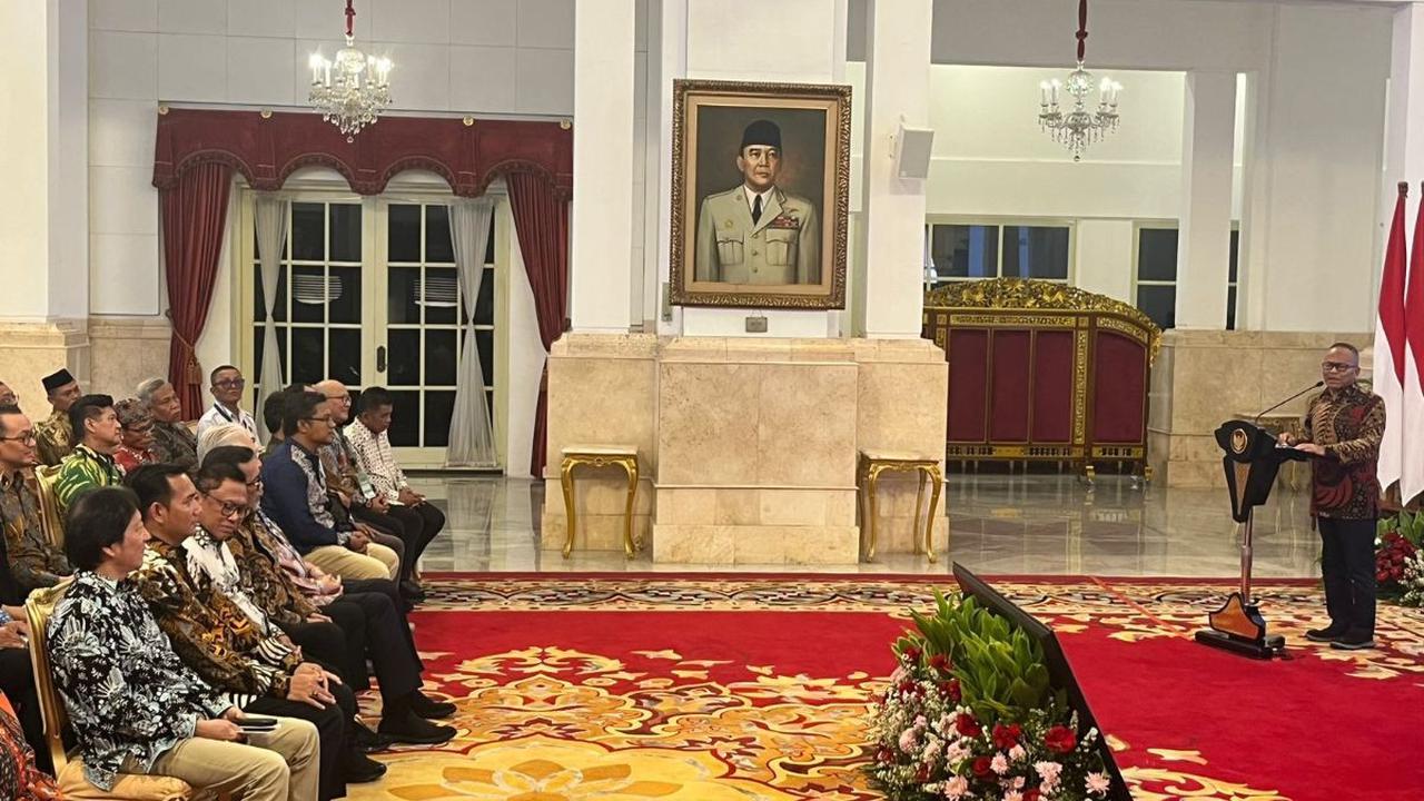 Jokowi mengatakan, pemerintah kadang menerka-nerka ke mana arah kritikan itu.<br>