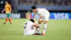 Kekalahan 0-3 Venezuela dari Jerman dan kemenangan 4-0 Korea Selatan atas Selandia Baru pada laga pamungkas Grup F, Sabtu (18/11/2023) menjadi kabar buruk bagi Timnas Indonesia U-17. Dengan hasil ini Grup F berhasil meloloskan tiga tim ke babak 16 besar, yaitu Jerman sebagai juara grup dengan mengemas 9 poin, Meksiko di peringkat kedua dengan 4 poin dan Venezuela di peringkat ketiga dengan 4 poin, kalah selisih gol dari Meksiko. Timnas Indonesia U-17 yang hanya mengemas dua poin akhirnya tertutup peluangnya ke babak 16 besar, kalah bersaing dengan Venezuela yang mengemas 4 poin sebagai tim terakhir peringkat tiga terbaik yang berhak lolos ke babak 16 besar. Berikut ini daftar lengkap 4 negara yang lolos ke babak 16 Besar lewat jalur empat tim peringkat ketiga terbaik. (Bola.com/Bagaskara Lazuardi)