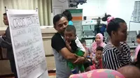 Crisis center korban vaksin palsu di lobi RS Harapan Bunda. (Liputan6.com/Delvira Hutabarat)