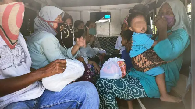 Alasan Warga Palembang Nekat Mengemis Sembako di Pinggir Jalan