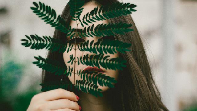 [Bintang] Kata Astrologer: Pintar Tutupi Emosi, 5 Zodiak ini Kayak Aktris!