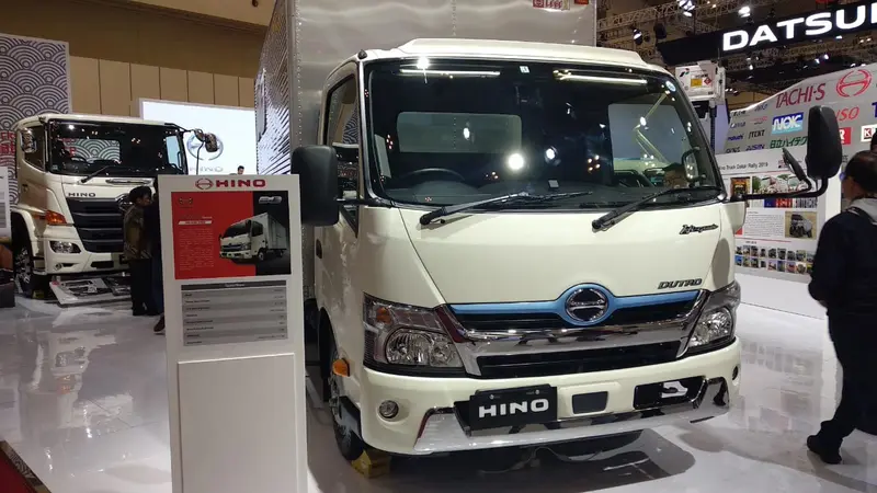 Truk Hino Dutro Hybrid di GIIAS 2019