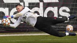 Peluang kedua tim masih serba terbuka. Pada pertemuan pertama mereka bermain imbang 1-1 di Austria. (AP/Matthias Schrader)