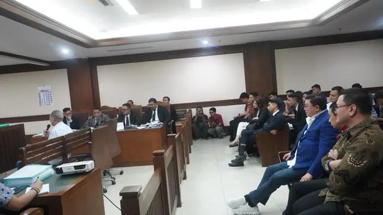 Jusuf Hamka Memberikan Keterangan di Sidang Mengenai Dugaan Ketidaksesuaian Dokumen
