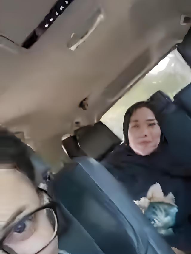 Putri Isnari dan Abdul Aziz