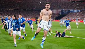 Real Sociedad meraih kemenangan adu penalti 4-3 atas Atletico Madrid pada laga final Copa del Rey musim ini di Estadio La Cartuja, Sevilla, Minggu (19/04/2026) dini hari WIB. Penentuan pemenang dilakukan lewat babak tos-tosan karena kedua tim bermain imbang 2-2 selama 120 menit. (AP Photo/Jose Breton)